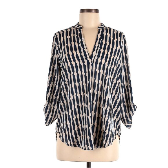 ๐จ 50% OFF BUNDLES! ๐จ NWT Lush Warren Split Neck Blouse - Picture 2 of 8